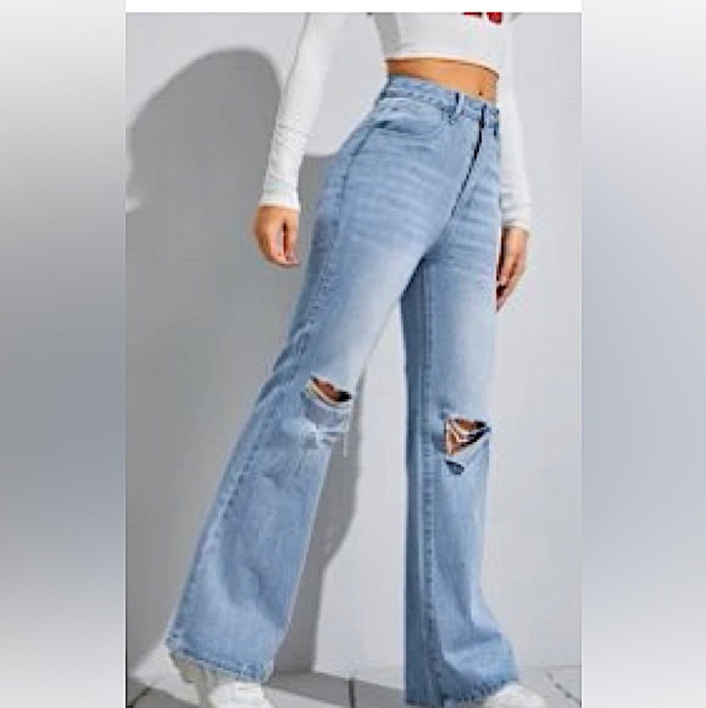 SHEIN Bleach Wash Ripped Flare Leg Jeans. Light Wash Size 6